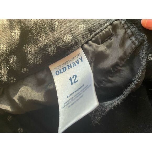 Old Navy diva black w/white diamond pattern Capri pants 12 - Picture 4 of 4